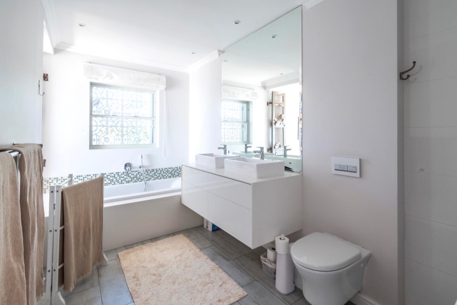 3 Bedroom Property for Sale in Fresnaye Western Cape